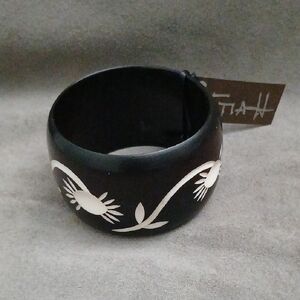 Handmade African Teak Wood Engraved Chic White Floral Bangle NEW
